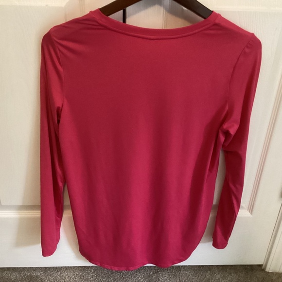 Ladies Pink Long Sleeve Polyester Top, No tag to indicate size or brand - Picture 2 of 5